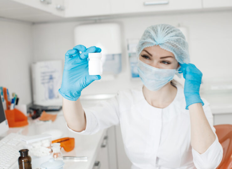 female-doctor-working-with-vacine