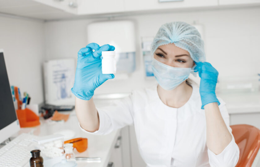 female-doctor-working-with-vacine