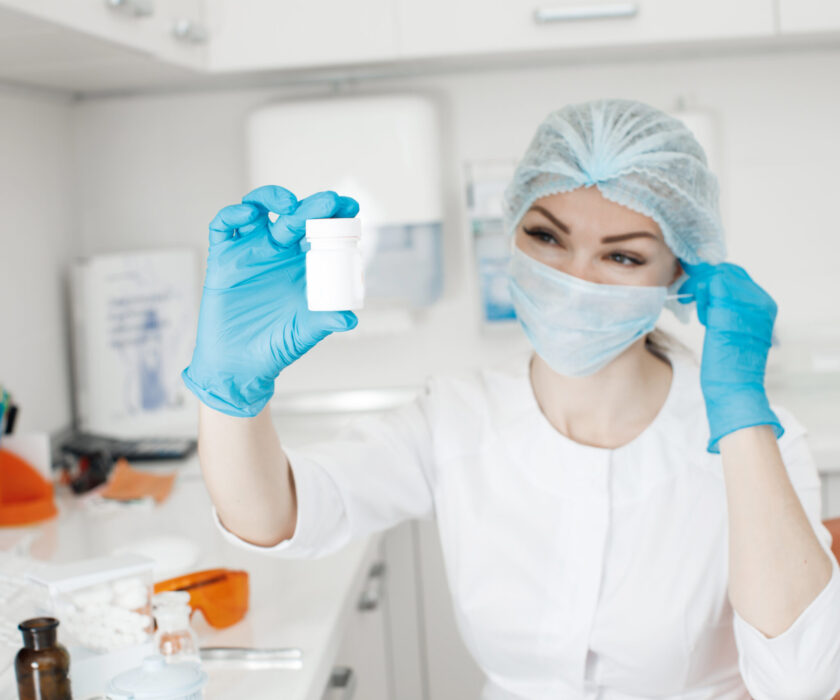 female-doctor-working-with-vacine