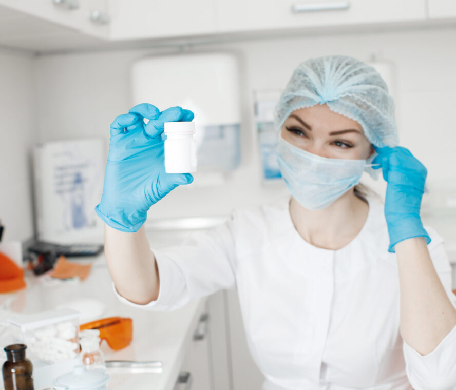 female-doctor-working-with-vacine